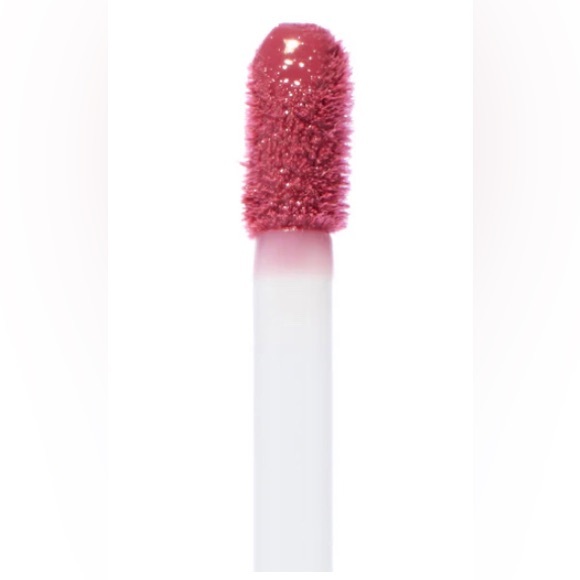 Ultra Blotted Lip Diffused Matte Lipstick in Kitten -Cool Pink - Picture 4 of 5